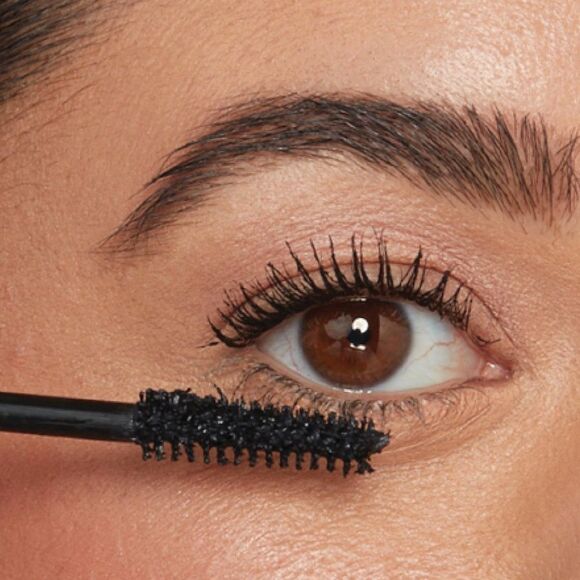 $8❤️‍🔥 It Cosmetics Superhero Masacara Mini BLACK 👁️ NEW IN BOX - Picture 5 of 9